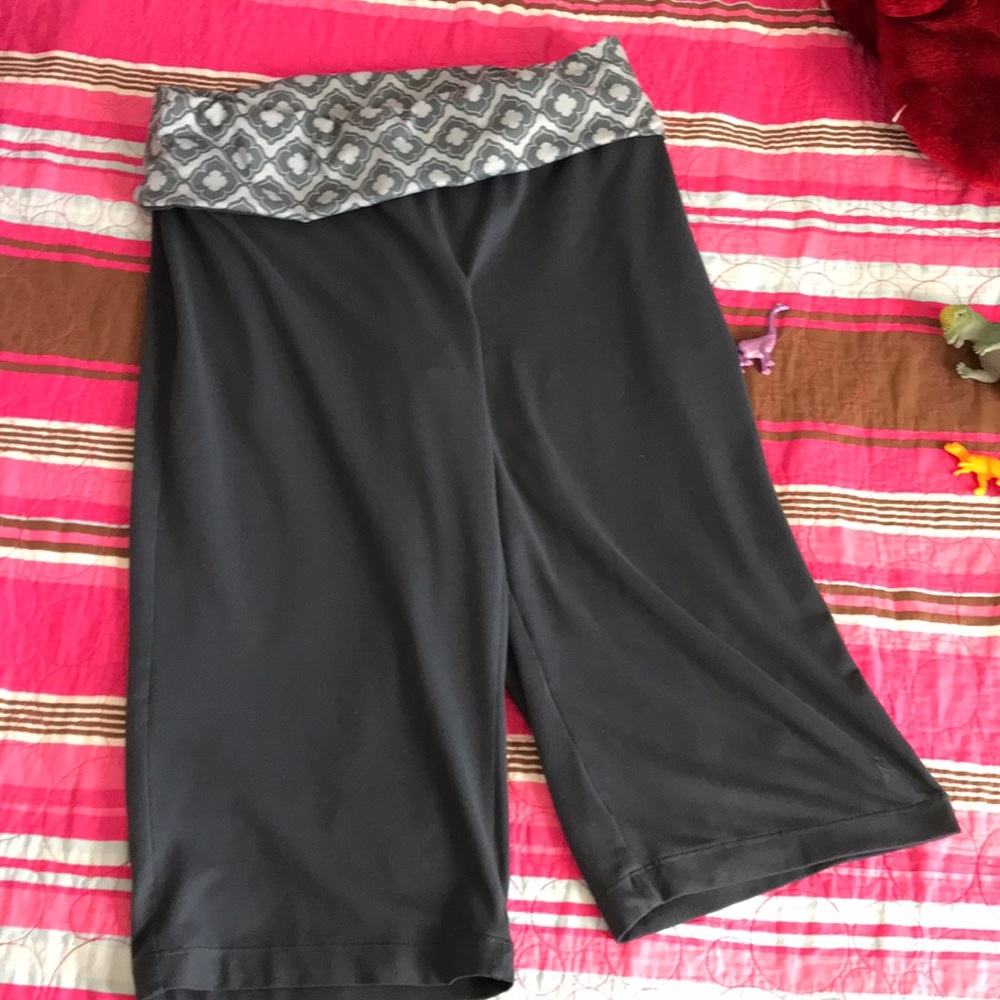 Danskin NOW Grey Capri yoga pant wide leg